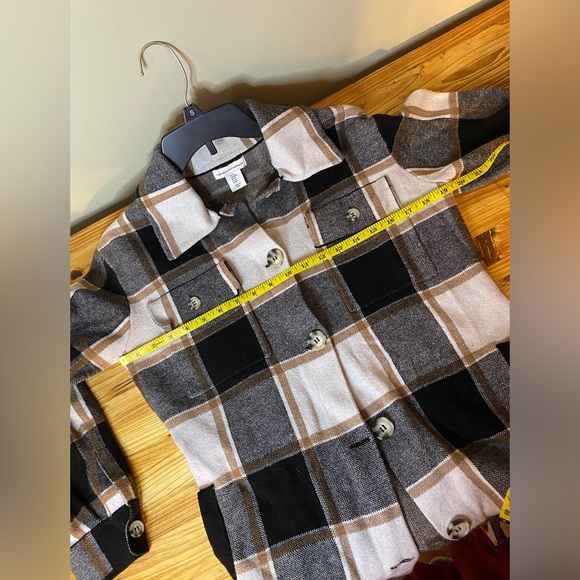 Cashmere & Cupcakes Plaid Knit Shacket Size M - Picture 7 of 8